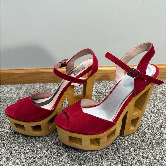 DV by Dolce Vita Red and Tan Platform Heels - Picture 4 of 6